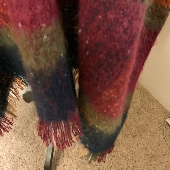 Sonoma Multicolor Reversible Plaid Shawl Wrap NWT - Picture 4 of 5